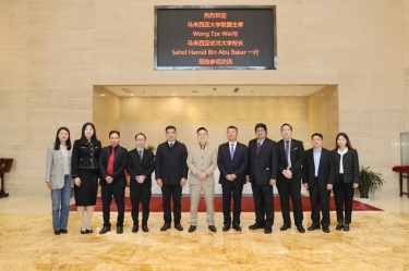 马来西亚大学同牛耳席拿督斯里黄炫硕一行光临佰利乐纸业参观互换，共建“一带一路”人才造就培训基地