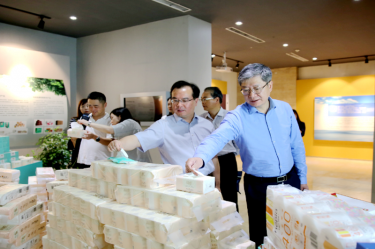 2019年 5月22日，时任浙江省社会组织综合党委专职副书记、省民政厅社会组织治理局局长蔡国华光临佰利乐纸业调研企业发展情况和党建工作