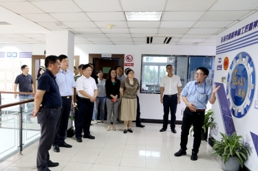 2020年7月29日，时任浙江省政协常委、社法委副主任、省总工会副主席、一级巡视员董建伟光临佰利乐纸业调研新时期工匠造就工作